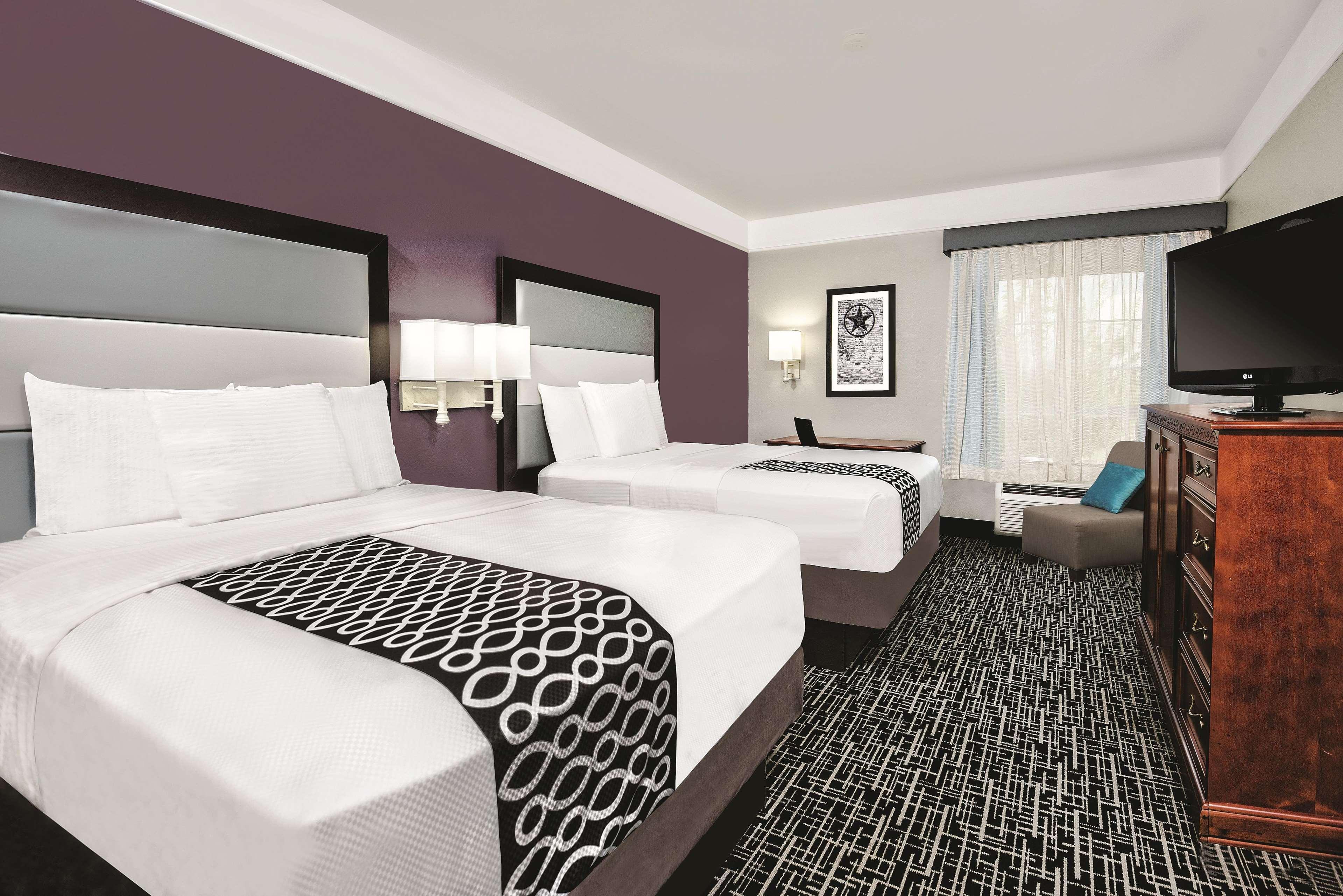 La Quinta By Wyndham Rosenberg Hotel Exterior photo