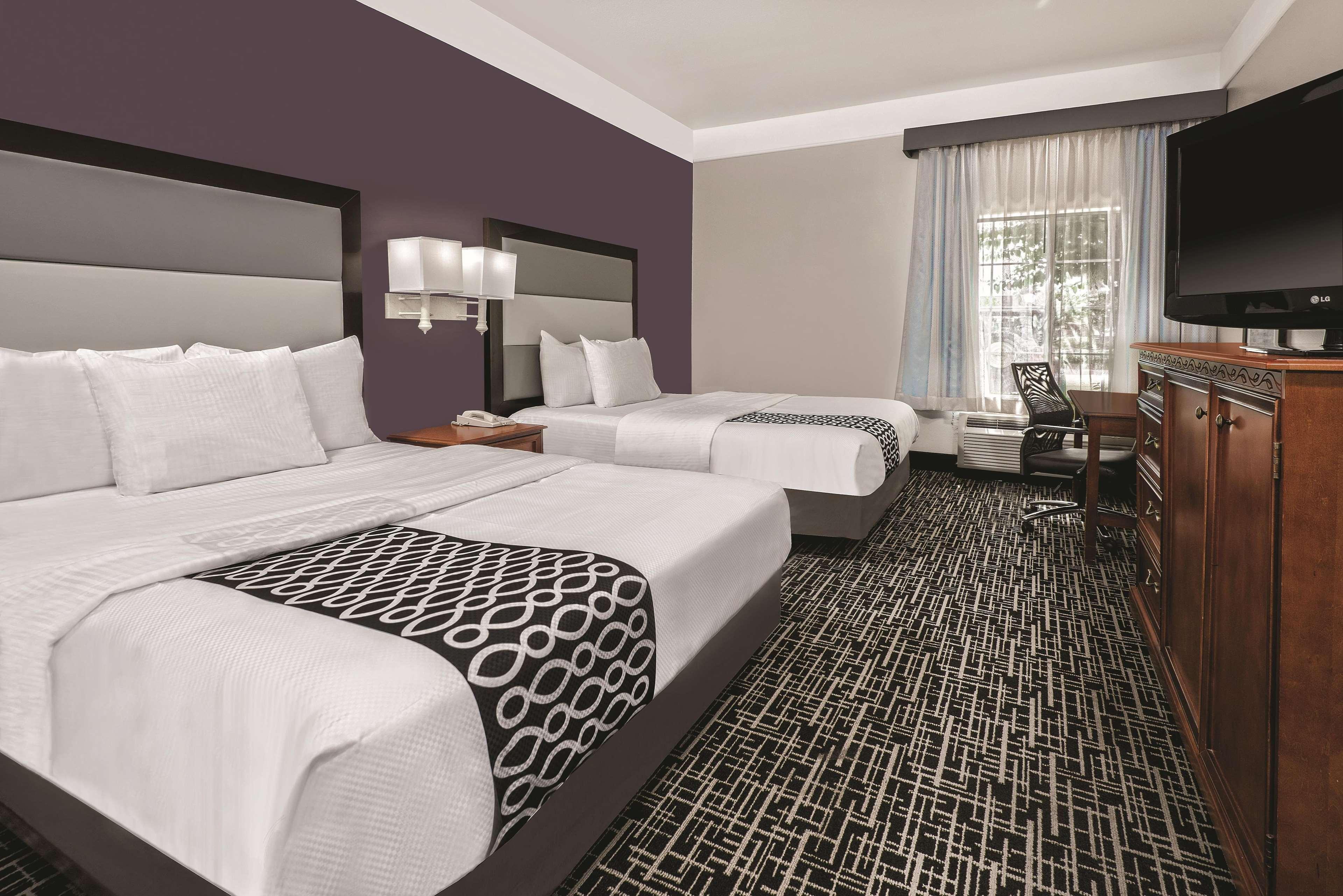 La Quinta By Wyndham Rosenberg Hotel Exterior photo