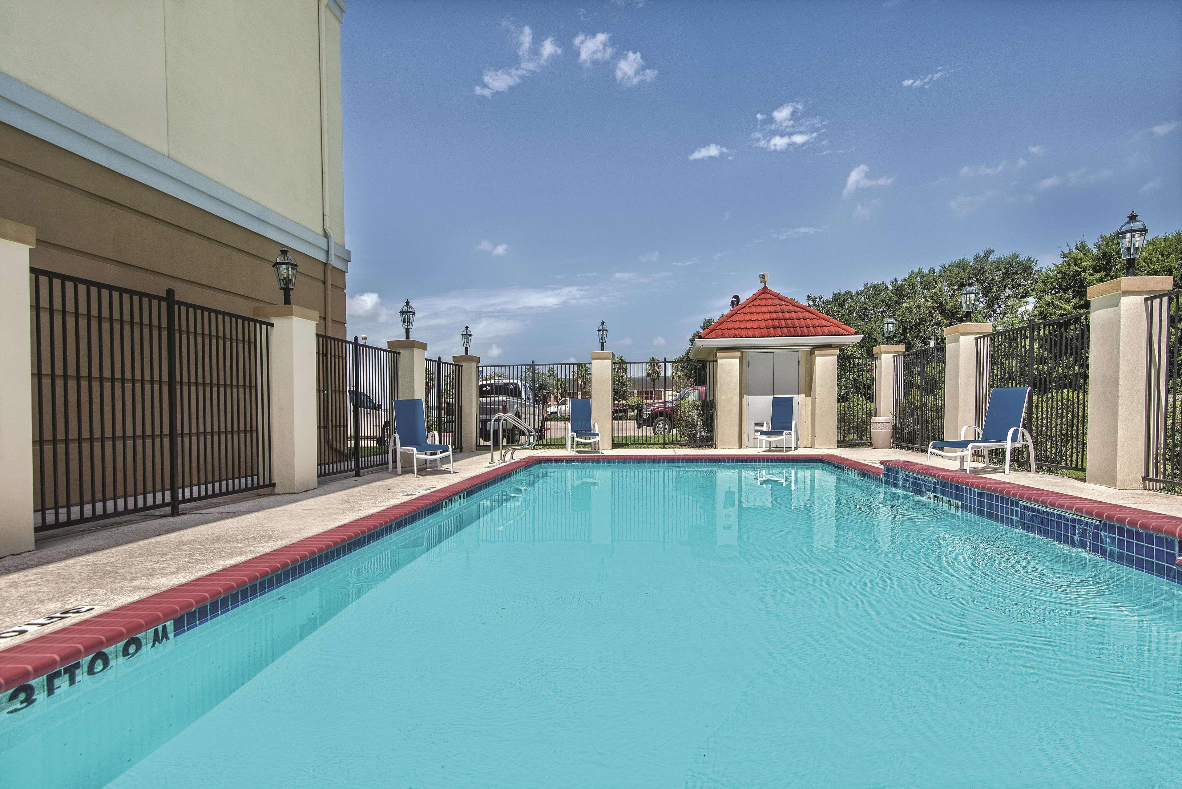 La Quinta By Wyndham Rosenberg Hotel Exterior photo