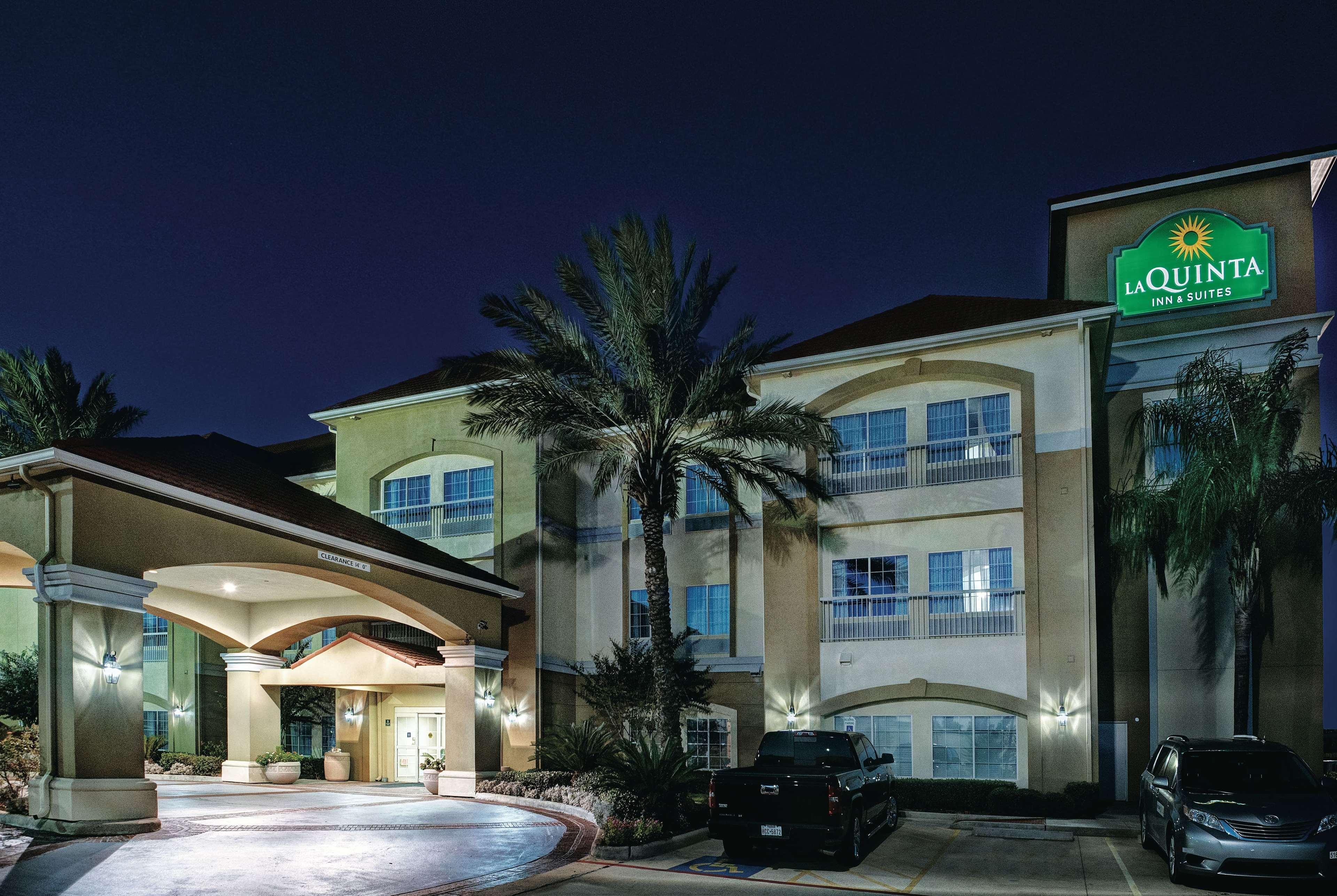La Quinta By Wyndham Rosenberg Hotel Exterior photo