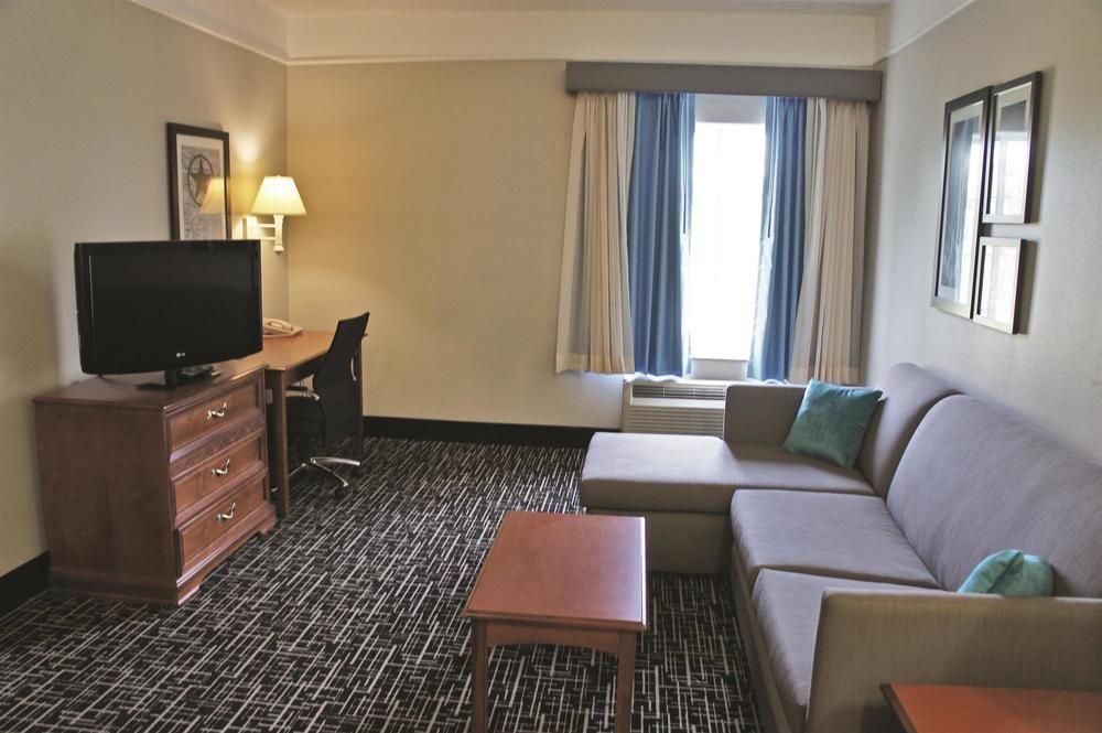 La Quinta By Wyndham Rosenberg Hotel Exterior photo